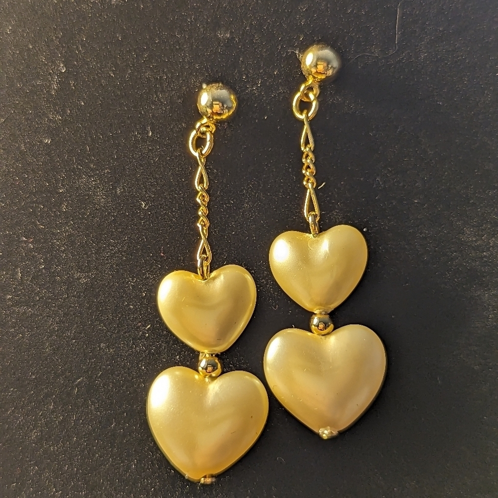 💕 Hearts 2 Faux Pearls Earrings post backs drop dangle pretty Valentine's Day - Picture 4 of 6